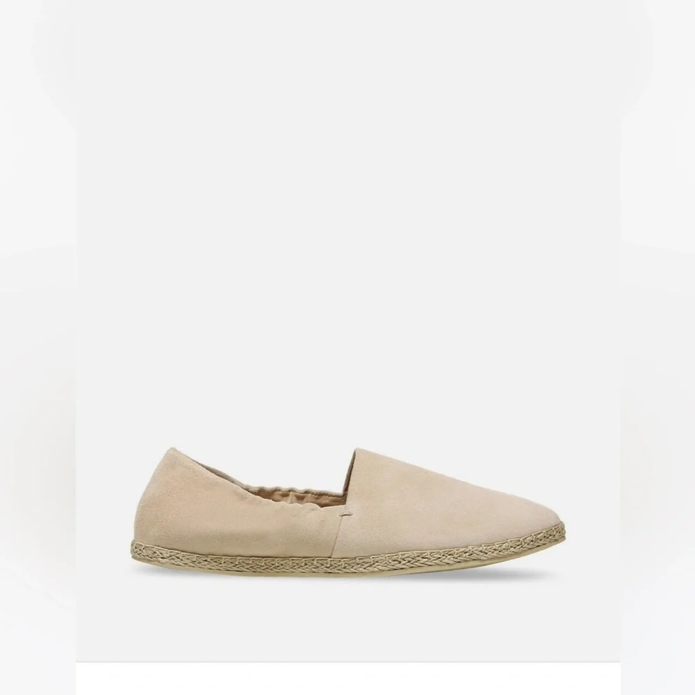 VINCE. NWOT size 8.5 Meryl Round Toe Slip On Suede Espadrille